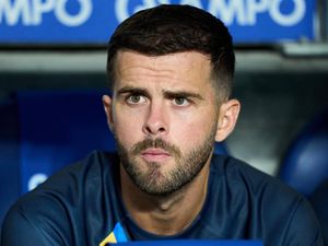 Pjanic Resmi Tinggalkan Barcelona, Lanjutkan Karier ke UEA Pjanic Resmi Tinggalkan Barcelona, Lanjutkan Karier ke UEA