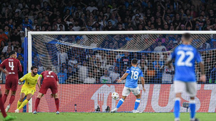 Giovanni Simeone of SSC Napoli scores third goal during the UEFA Champions League match between SSC Napoli and Liverpool FC at Stadio Diego Armando Maradona, Naples, Italy on 7 September 2022.  (Photo by Giuseppe Maffia/NurPhoto via Getty Images)