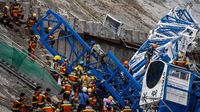 Ngeri... Crane di Hong Kong Roboh Timpa Pekerja, Dua Orang Tewas