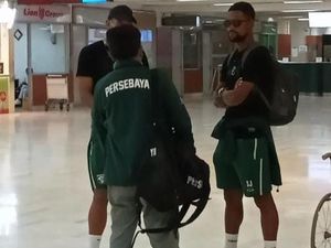 Persebaya Tiba di Bandara Makassar, Satria-Silvio Disambut Bonek