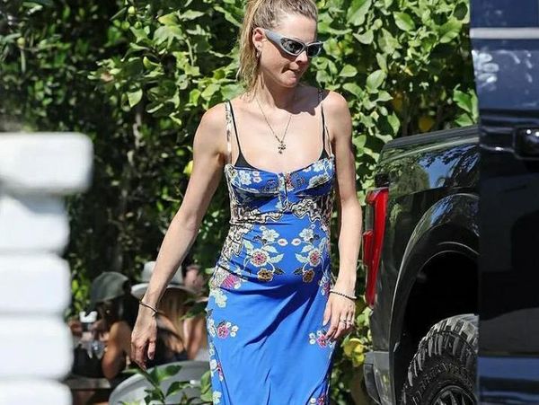 Penampakan Perut Membuncit Istri Adam Levine, Konon Hamil Anak Ketiga