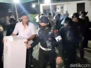 Pilkades di Asahan Ricuh, Brimob Sampai Turun Tangan Pilkades di Asahan Ricuh, Brimob Sampai Turun Tangan