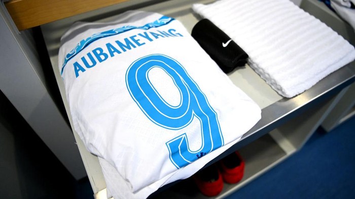 Pierre-Emerick Aubameyang ZAGREB, CROATIA - SEPTEMBER 06: A detailed view of the shirt of Pierre-Emerick Aubameyang inside the Chelsea dressing room prior to the UEFA Champions League group E match between Dinamo Zagreb and Chelsea FC at Stadion Maksimir on September 06, 2022 in Zagreb, Croatia. (Photo by Darren Walsh/Chelsea FC via Getty Images)
