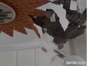 Kejari Batam Hentikan Penyelidikan Robohnya Plafon Masjid Tanjak Kejari Batam Hentikan Penyelidikan Robohnya Plafon Masjid Tanjak