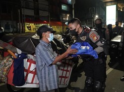 Polda Metro Sebar 5 Ribu Sembako ke Warga Terdampak Kenaikan BBM