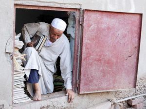 Luar Biasa, Kakek Ini Simpan Koleksi 15.000 Buku di Gudang Bawah Tanah
