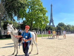 Gokil Nih! Pria Pemberani Itu Traveling Naik Kuda dari Eropa ke Asia