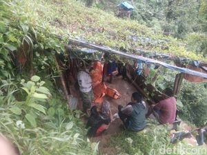 4 Penambang Emas Ilegal di Bengkulu Tewas Kehabisan Oksigen dalam Lubang 4 Penambang Emas Ilegal di Bengkulu Tewas Kehabisan Oksigen dalam Lubang