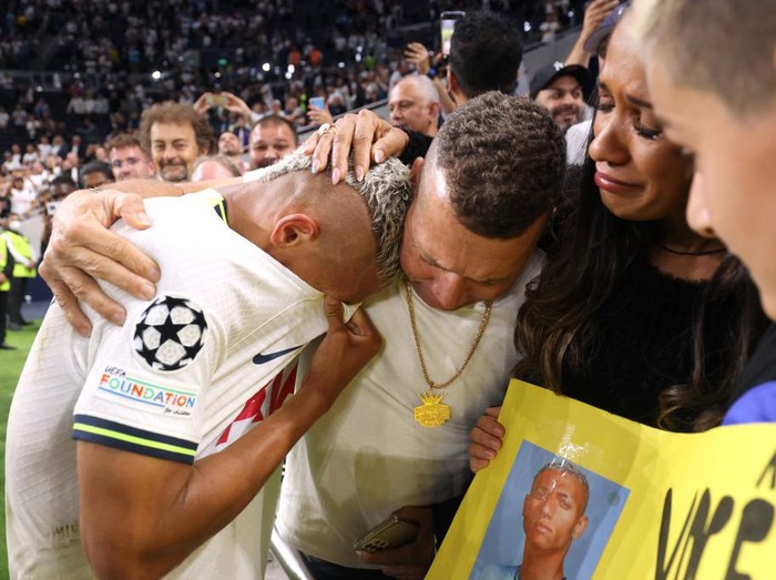 LONDON, ENGLAND - SEPTEMBER 07: Richarlison of Tottenham Hotspur is embraced by their father at full-time after the UEFA Champions League group D match between Tottenham Hotspur and Olympique Marseille at Tottenham Hotspur Stadium on September 07, 2022 in London, England. (Photo by Tottenham Hotspur FC/Tottenham Hotspur FC via Getty Images)