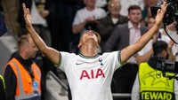 Richarlison menjebol gawang Marseille di menit ke-76 dan 81 untuk membawa Spurs menang 2-0. Foto: Getty Images/Sebastian Frej/MB Media
