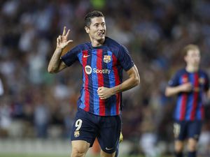 Malam Romantis Lewandowski: Hat-trick untuk Kado Ultah Istri