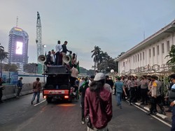 Massa Demo Tolak Kenaikan BBM di Kementerian ESDM Bubar