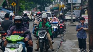 Enggan Memutar, Pemotor Terobos One Way di Pondok Labu, Ini Fotonya