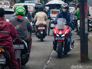 YouTuber Dikepung Ojol, Perlukah Kita Tegur Pemotor Lawan Arus? YouTuber Dikepung Ojol, Perlukah Kita Tegur Pemotor Lawan Arus?