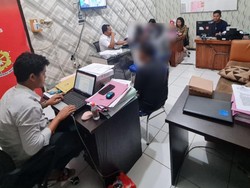 7 Fakta Perjuangan Ibu di Kota Batu Laporkan Suami Perkosa Anak-Diusir Mertua