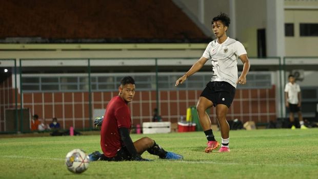 Timnas Indonesia U-19 tiba di Surabaya dengan kekuatan 30 pemain, Rabu (7/9/2022). Skuad Garuda langsung berlatih di lapangan Thor, Surabaya.