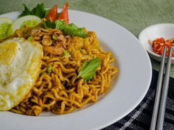 7 Tips Memasak Mie Agar Lezat Seperti Buatan Restoran
