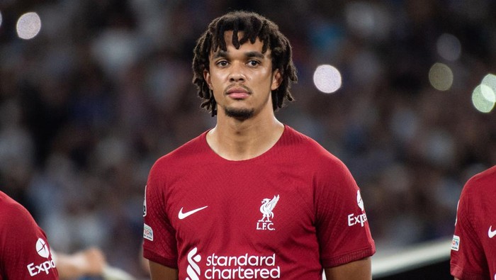 NAPLES, ITALY - SEPTEMBER 07: Trent Alexander-Arnold of Liverpool looks on during the UEFA Champions League group A match between SSC Napoli and Liverpool FC at Stadio Diego Armando Maradona on September 07, 2022 in Naples, Italy. (Photo by Ivan Romano/Getty Images)