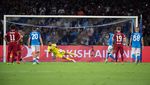 Foto: Napoli Beri Tsunami Gol ke Gawang Liverpool