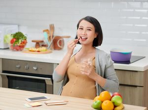 15 Vitamin dan Nutrisi Ibu Hamil yang Aman dan Baik untuk Kesehatan