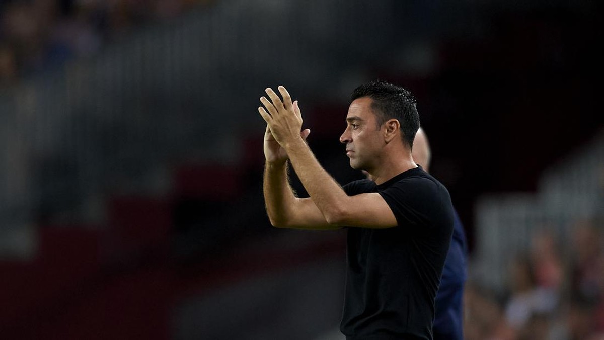 Xavi menyebut Barcelona tak keberatan jika harus menggunakan kereta untuk mencegah polusi. Foto: Jose Breton/Pics Action/NurPhoto via Getty Images