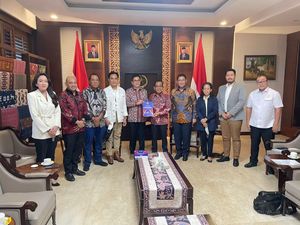 Yusril Bareng Ketum Kadin cs Sambangi Mensesneg, Ini yang Dibahas