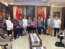 Yusril Bareng Ketum Kadin cs Sambangi Mensesneg, Ini yang Dibahas