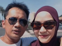 Haru! Hanung Bramantyo-Zaskia Adya Mecca Bertolak ke Tanah Suci