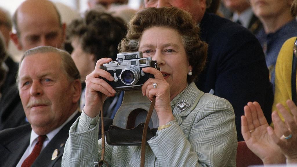 Cekrek! Mengenang Ratu Elizabeth II yang Hobi Fotografi