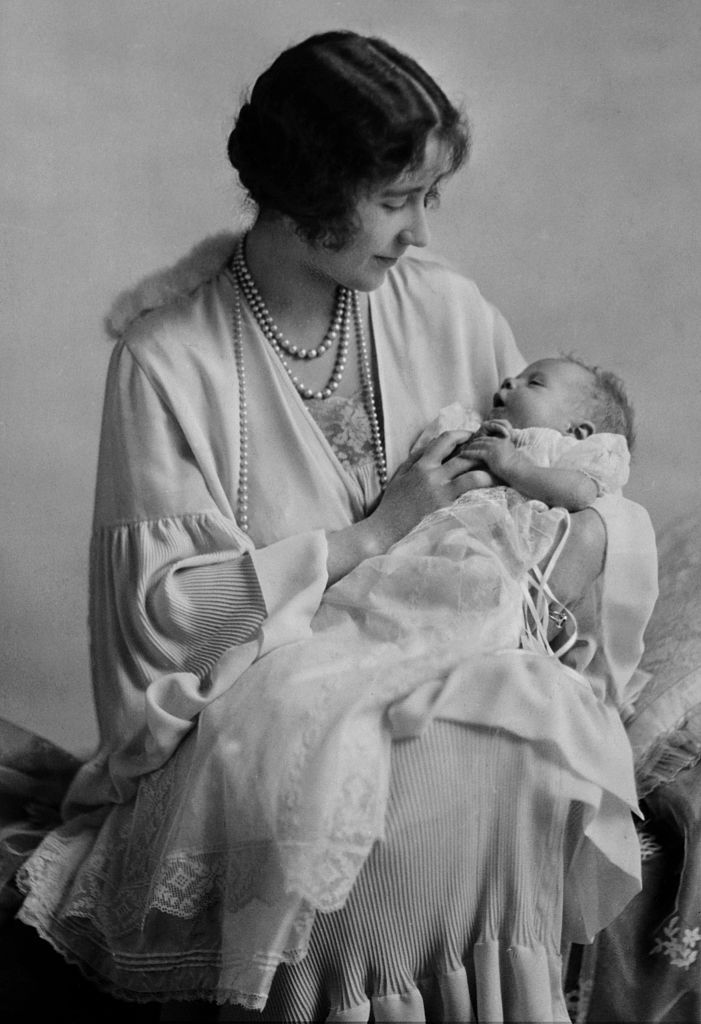 613464758 Elizabeth, Duchess of York holds her baby daughter Princess Elizabeth, the future Queen Elizabeth II of England. (Photo by © Hulton-Deutsch Collection/CORBIS/Corbis via Getty Images)