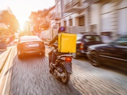 Adu Chat dengan Ojol Saat Pesan Makanan, Orang Ini Dinyinyiri Netizen