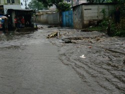 Hujan Deras, Jalan Penghubung Cimahi-Bandung Sempat Diterjang Banjir