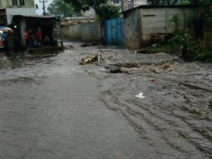 Hujan Deras, Jalan Penghubung Cimahi-Bandung Sempat Diterjang Banjir Hujan Deras, Jalan Penghubung Cimahi-Bandung Sempat Diterjang Banjir