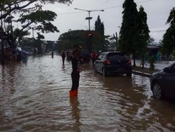 Diguyur Hujan Deras, Kota Sukabumi Diterjang Banjir dan Longsor