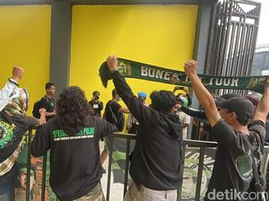 Bonek Penuhi Lokasi Latihan Persebaya di GBH Jelang Laga Lawan PSM