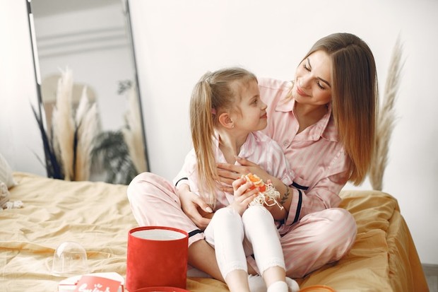 Cara mengungkapkan cinta pada anak/Foto: Freepik/prostooleh Cara mengungkapkan cinta pada anak/Foto: Freepik/prostooleh