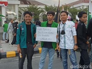 Massa Tolak Harga BBM Naik di Palopo: HBD Bu Puan, Demo Ini Hadiah Untukmu