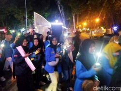 Mahasiswa Demo BBM Kecewa hingga Malam Tak Ditemui Ketua DPRD Banyuwangi