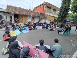 Mahasiswa UNU Blitar Demo soal Transparansi Dana, Korlap: Rektorat Takut!