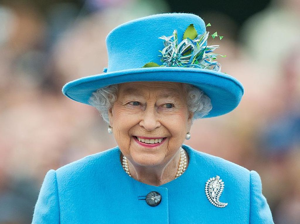 Tembakan Meriam Sebagai Penghormatan untuk Ratu Elizabeth II