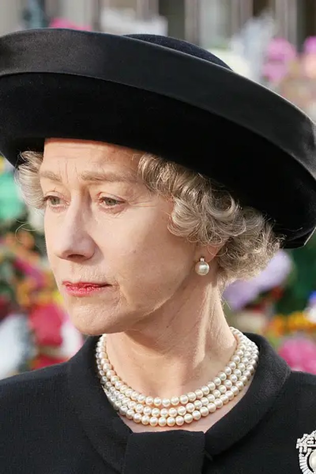 Hellen Mirren memerankan Ratu Elizabeth II/