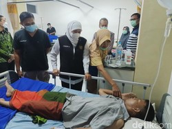 Khofifah Minta Bangun Pengganti Jembatan Gantung yang Putus di Probolinggo