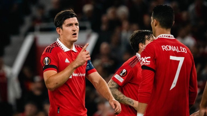 MANCHESTER, ENGLAND - SEPTEMBER 08:   Harry Maguire of Manchester United reacts to Cristiano Ronaldo  during the UEFA Europa League group E match between Manchester United and Real Sociedad at Old Trafford on September 8, 2022 in Manchester, United Kingdom. (Photo by Ash Donelon/Manchester United via Getty Images)