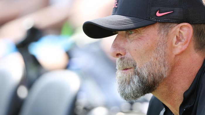 LONDON, ENGLAND - AUGUST 06: Jurgen Klopp the head coach / manager of Liverpool during the Premier League match between Fulham FC and Liverpool FC at Craven Cottage on August 6, 2022 in London, United Kingdom. (Photo by Matthew Ashton - AMA/Getty Images)