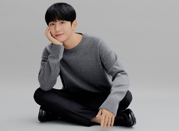 Jung Hae In menjadi pemeran utama dalam drama Connect bernama Dong Soo.