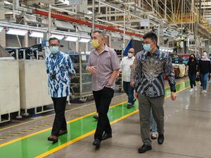 Potret Bos Jalan Tol Jusuf Hamka Borong Puluhan Mobil Listrik