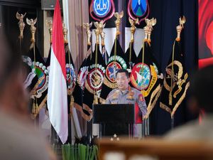Kapolri Minta Polwan Raih Lagi Kepercayaan Publik Lewat Pendekatan Humanis