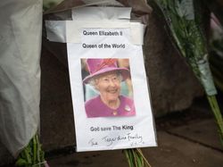 Saat Ratu Elizabeth Diklaim Pesan 80 Jersey Cristiano Ronaldo