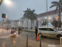 Viral Pemotor Tergelincir di Kota Tua, Bina Marga: Itu Jalur Pedestrian!