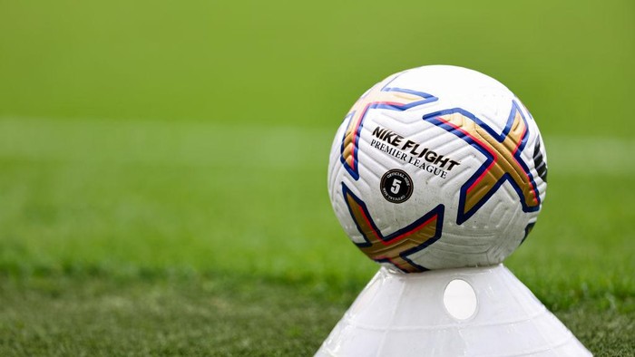LIVERPOOL, ENGLAND - SEPTEMBER 03: Official Premier League Nike match ball is seen on a cone pitch side as part of the new multi ball system  during the Premier League match between Everton FC and Liverpool FC at Goodison Park on September 3, 2022 in Liverpool, United Kingdom. (Photo by Robbie Jay Barratt - AMA/Getty Images)